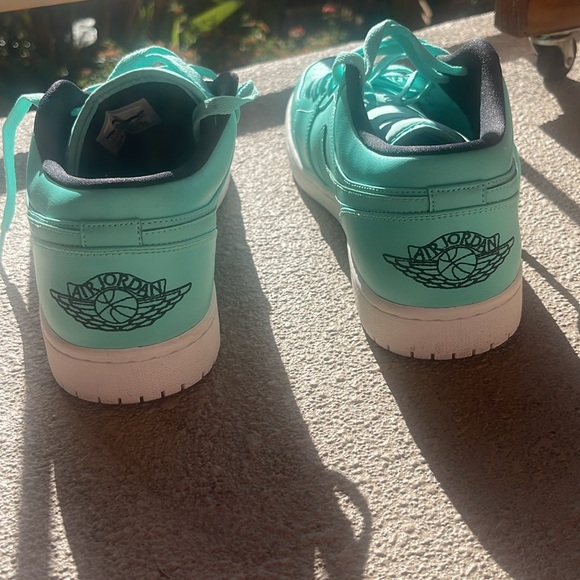 Air Jordan 1 Low ‘Hyper Turquoise” - Picture 3 of 5